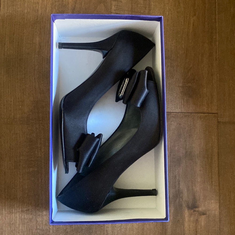 stuart weitzman beautiful black heels! *barely worn*